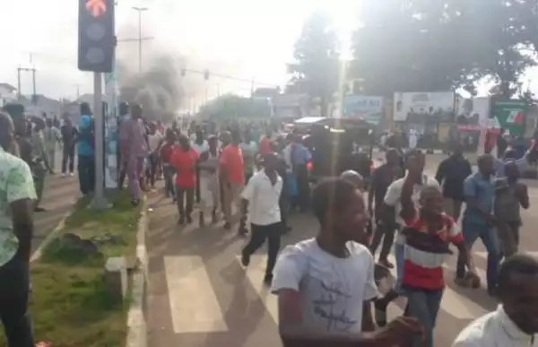 Ondo Election: protesters carry coffin bearing Jimoh Ibrahim, Abang’s names, say INEC must reverse decision